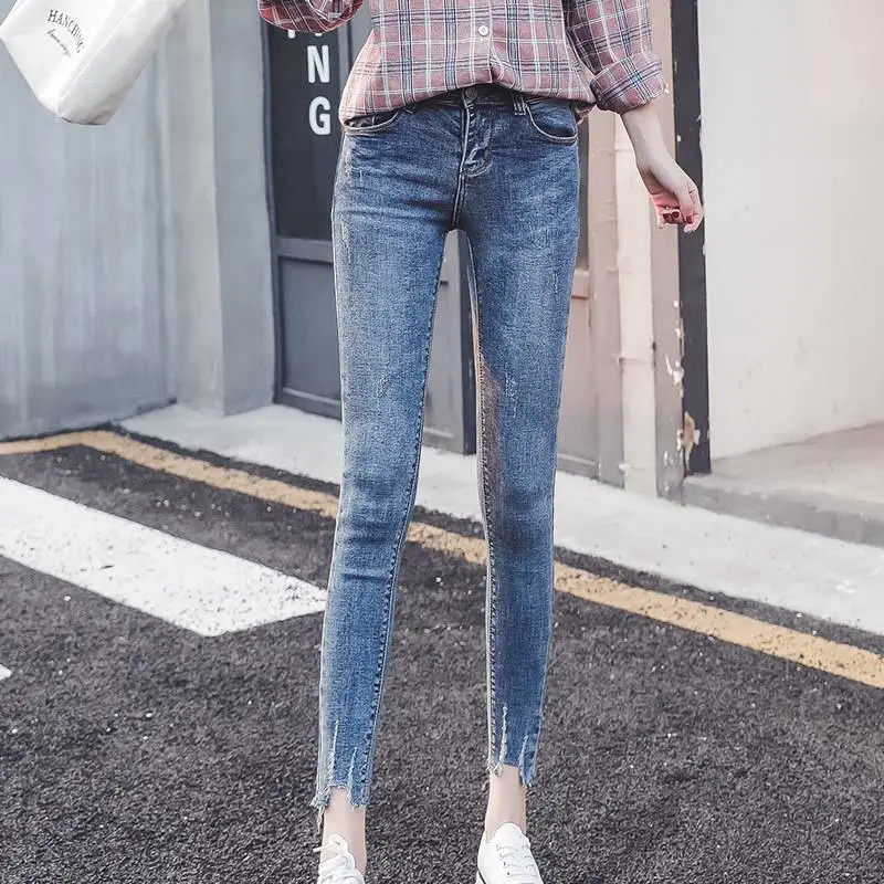 摆地摊卖衣服如何开价淘宝网直播牛仔裤批发手机直播卖衣服