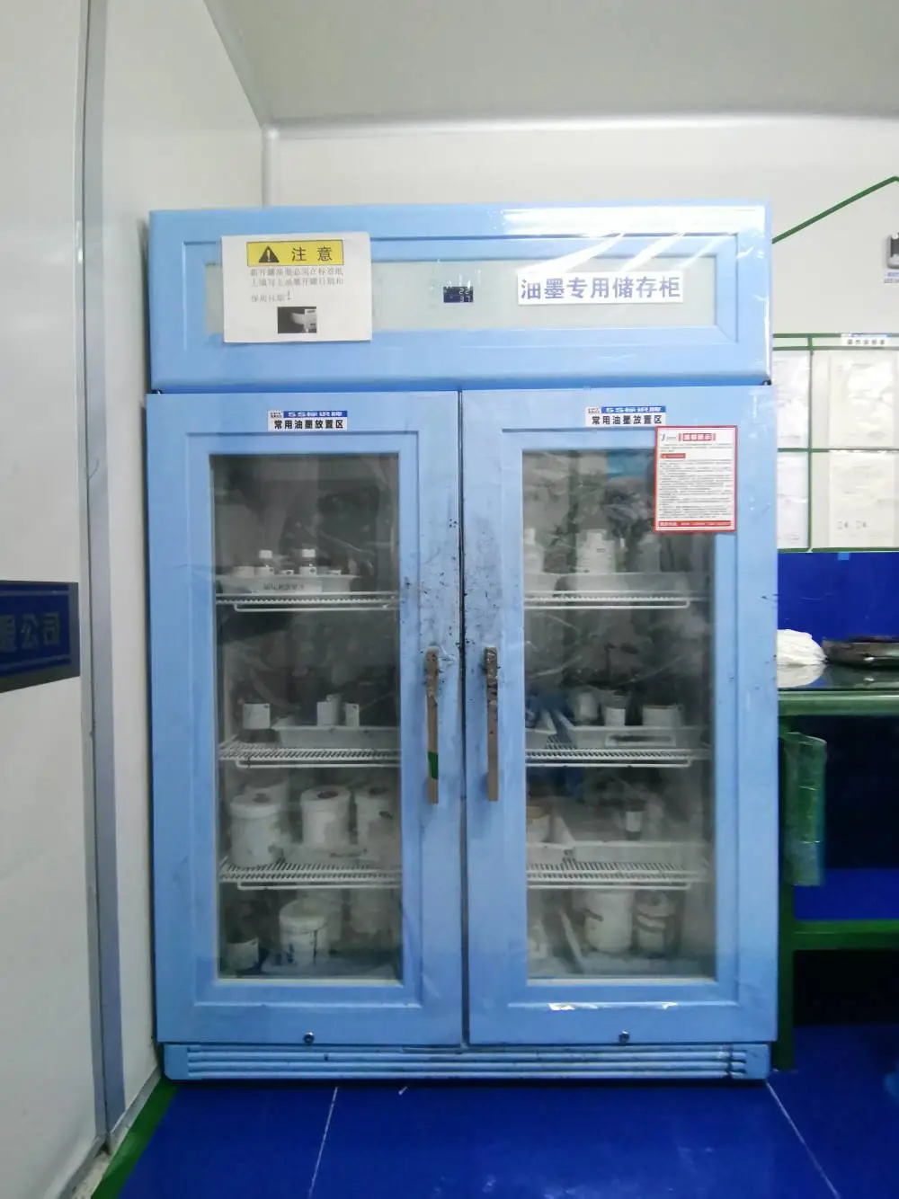 新能源锡膏恒温存放柜