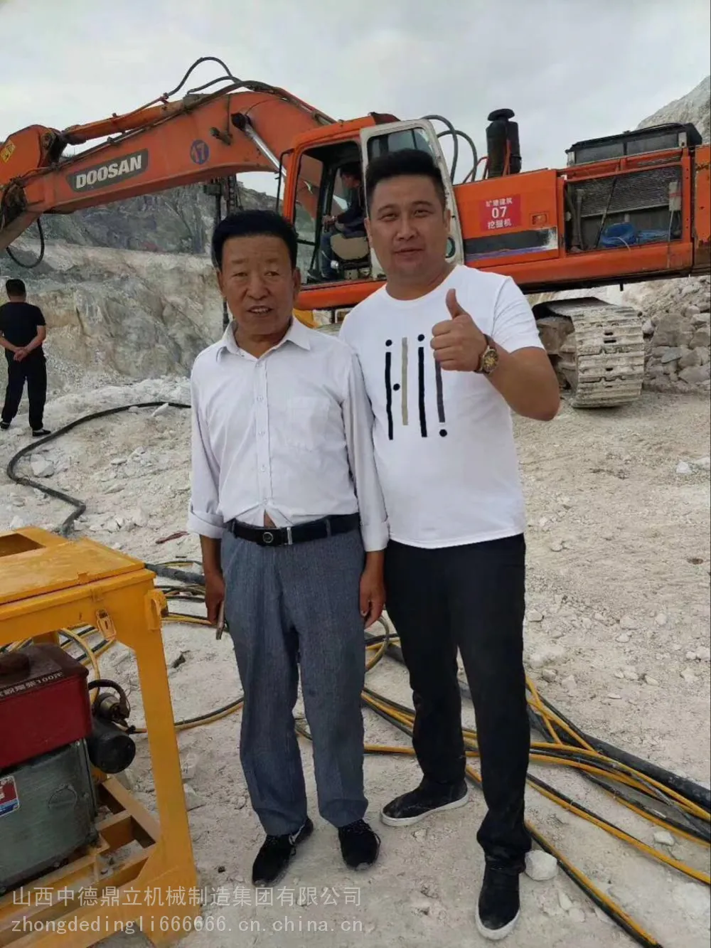江苏徐州液压岩石分裂机小型多功能岩石碎裂机原理