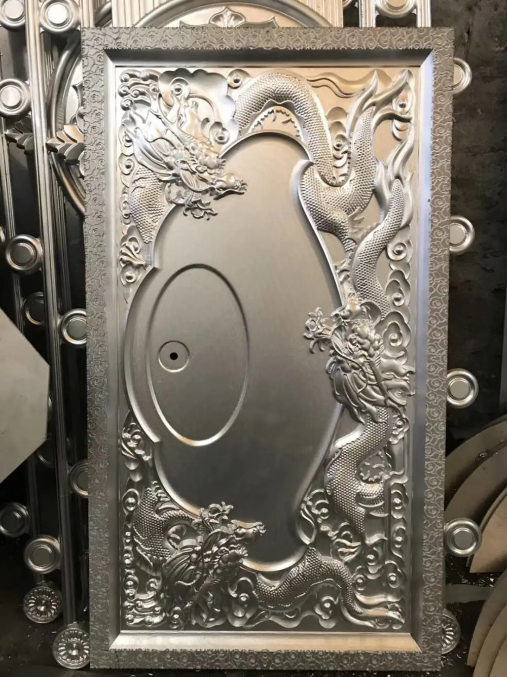 常州山水屏风画楼梯铝雕扶手雕花仿金室内楼梯扶手浮雕铝花板楼梯护栏