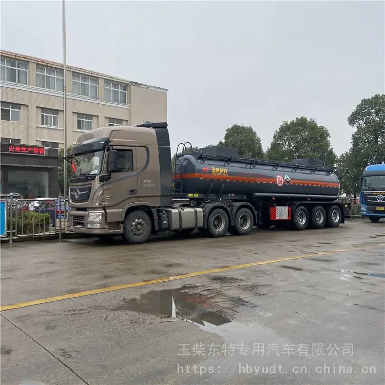 八类化工半挂车 特运衬pe防腐槽罐 钢塑防腐槽罐车
