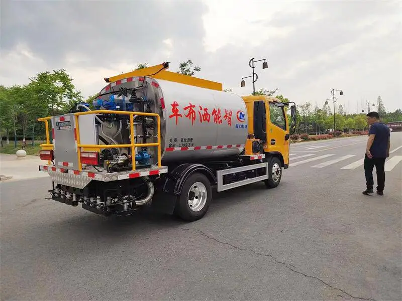 临汾市稀浆封层车现货销售 ***石灰撒布车