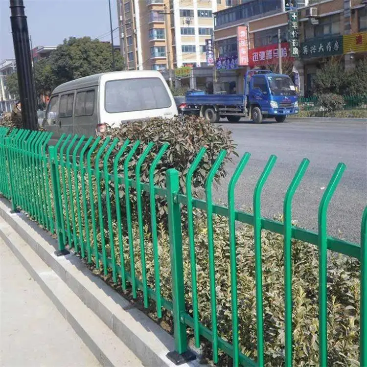 道路草坪防护栏 厂家定制道路草坪防护栏 财润草坪防护篱笆适用于小区