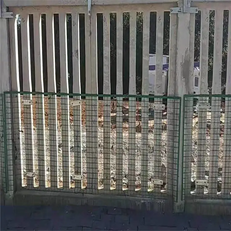 德兰 桥下铁路防护栅栏 高铁防护栅栏 铁路护栏网厂家