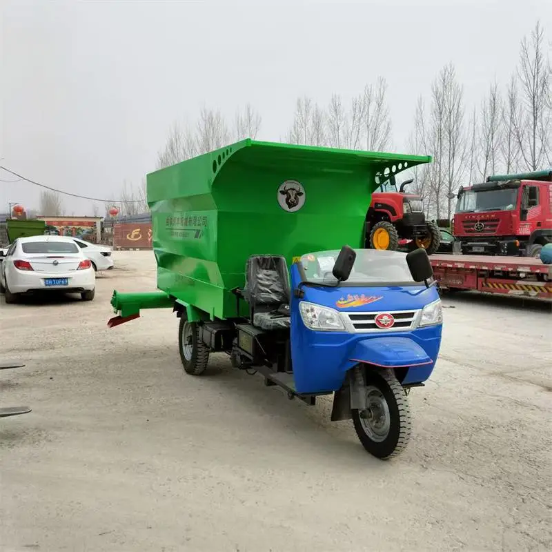 农牧场饲料撒料车 羊圈移动三轮投料机 喂牛自动抛料车