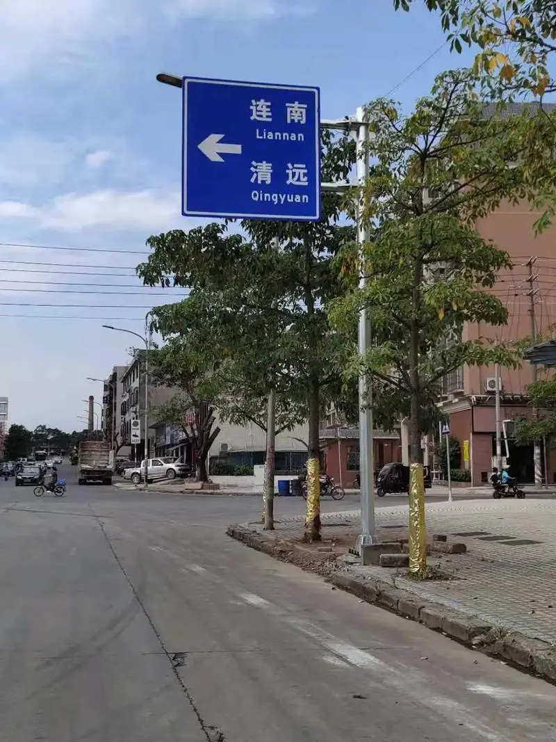 镀锌喷塑天桥护栏加厚立柱款式新颖龙邦交通设施