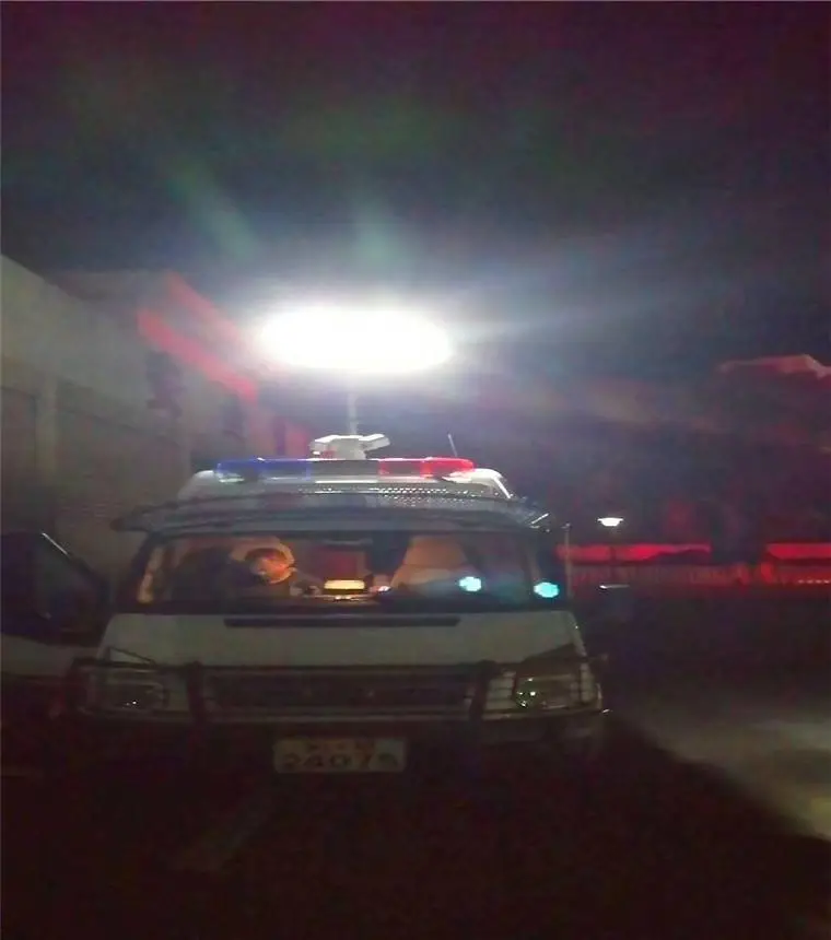 手动滑轮升降灯架买车载升降照明河圣安全车载吸顶灯
