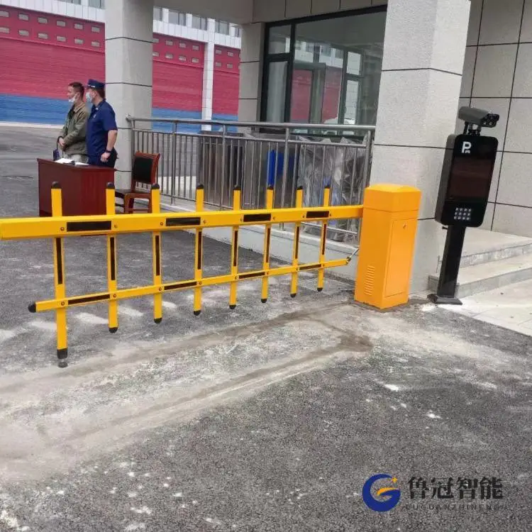 兴城市栅栏道闸安装车牌识别起落杆人脸识别栅栏广告门批发厂家