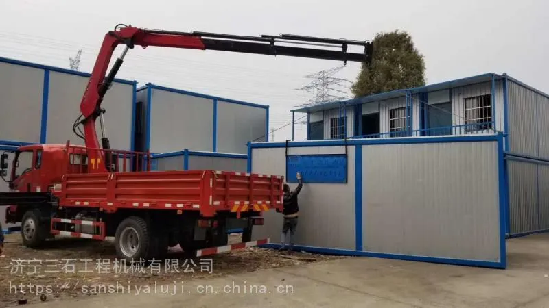 工程专用的折臂吊销售出口6.3吨折叠臂起重机品牌折臂随车吊机多少钱