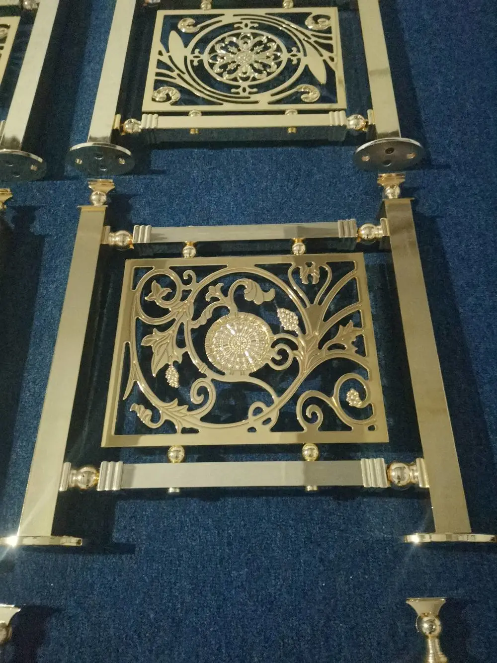 毕节楼梯设计效果图cad玫瑰金铝艺护栏