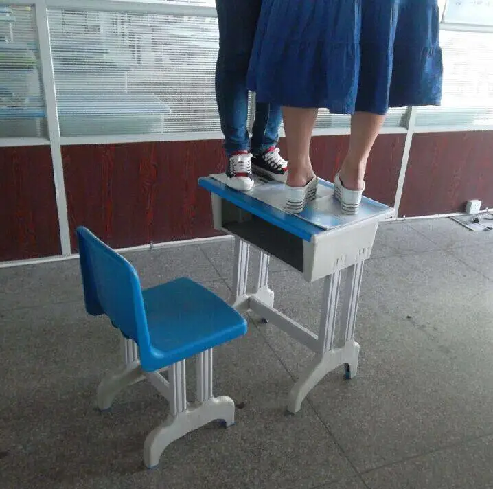 河池升降式课桌椅 河池小学课桌椅 学生书桌
