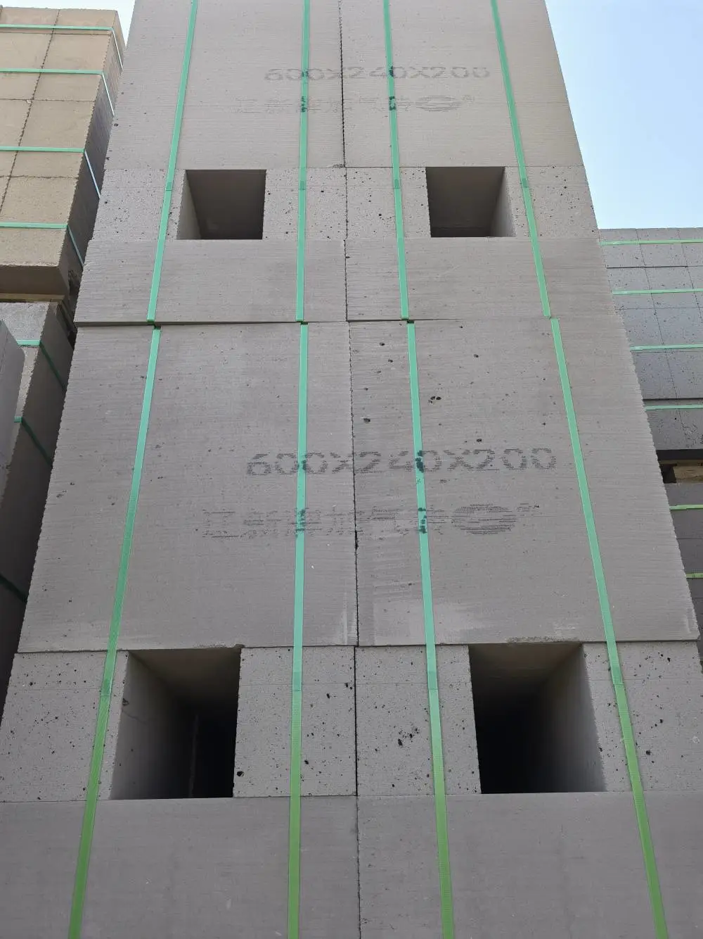 扎赉特旗扎鲁特旗加气砌块砖开槽开钢筋槽高精加气块砖厂电话