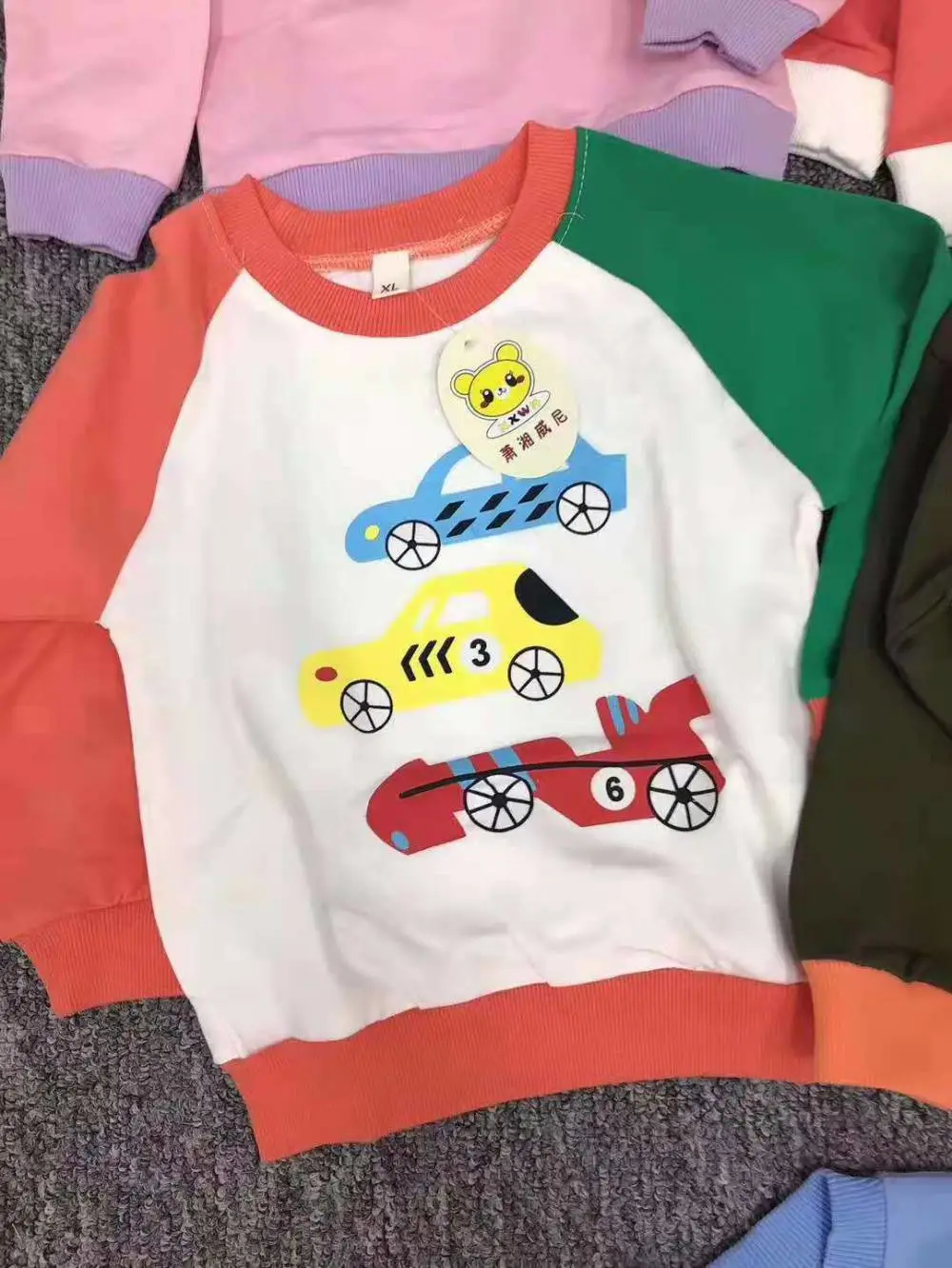 内蒙古乌兰察布3元外贸库存夏季童装广州尾货1元2元服装印花圆领卫衣休闲套装