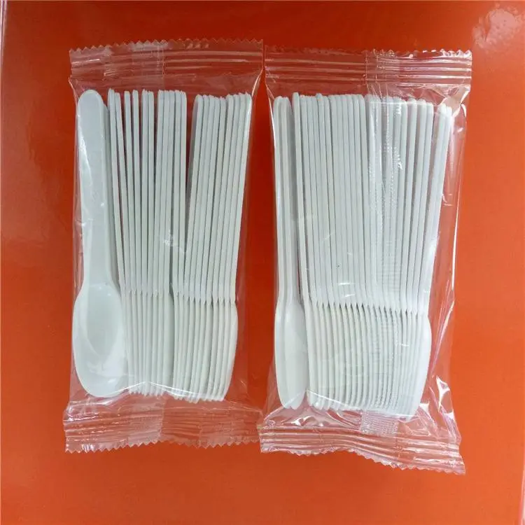 山东钦典QD250糖果面包方便面饼干药品枕式包装机多少钱