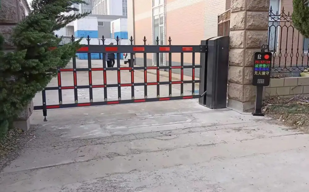 信阳起落杆升降杆人脸识别小门道闸杆安装-推荐鲁冠智能