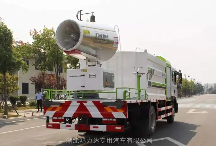 6方洒水车 消防洒水车