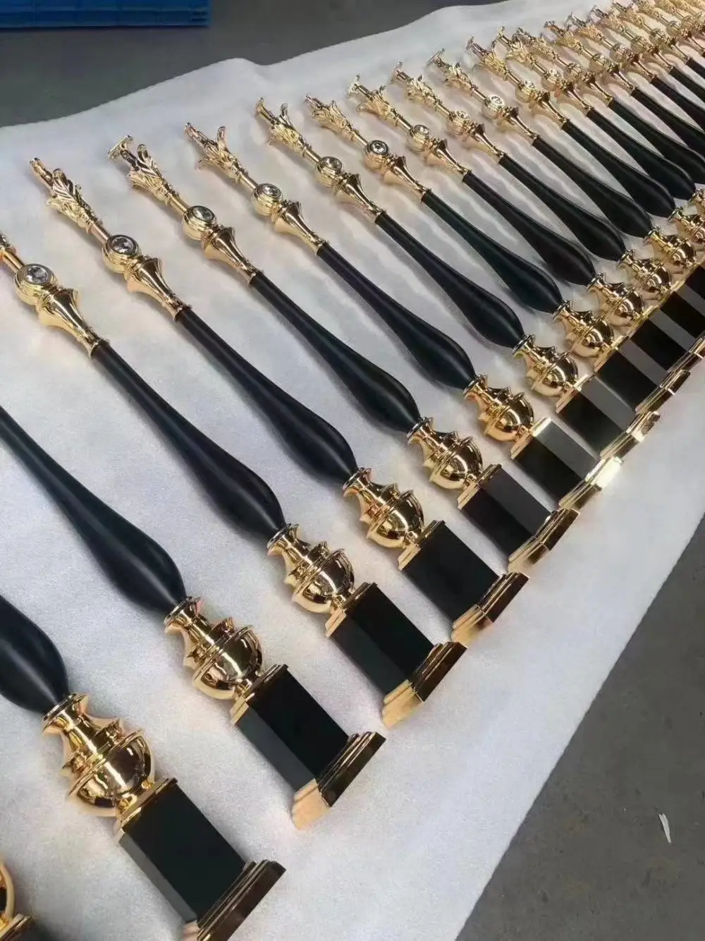 黄冈铝艺雕刻镀金楼梯扶手栏杆护栏铝合金轻奢新中式别墅铝立柱