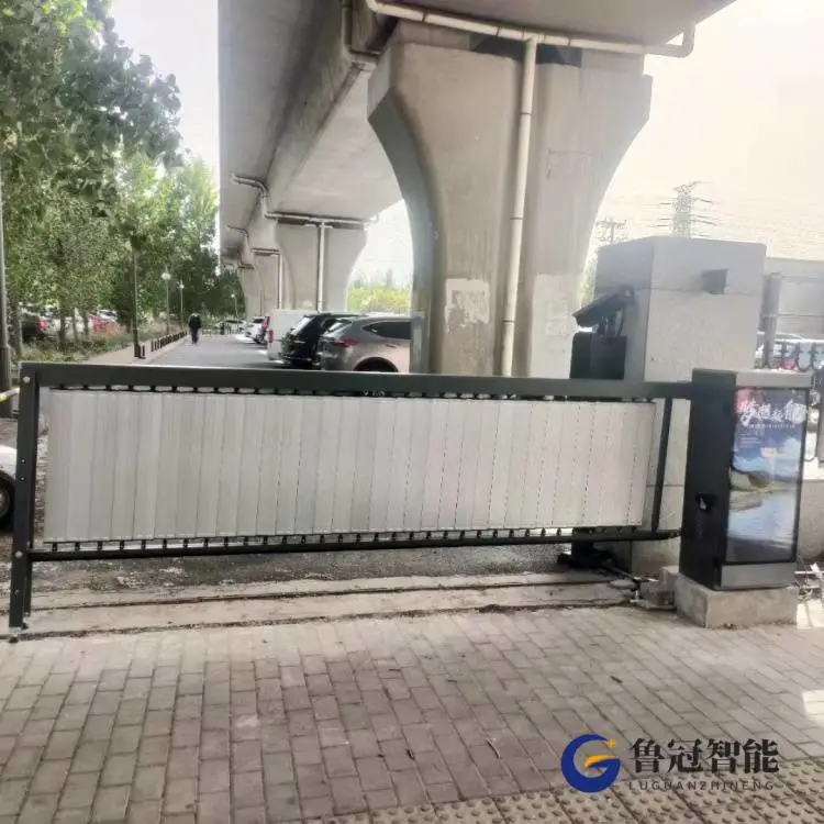 开原市栅栏道闸安装车牌识别起落杆系统液压升降柱智能挡车专用