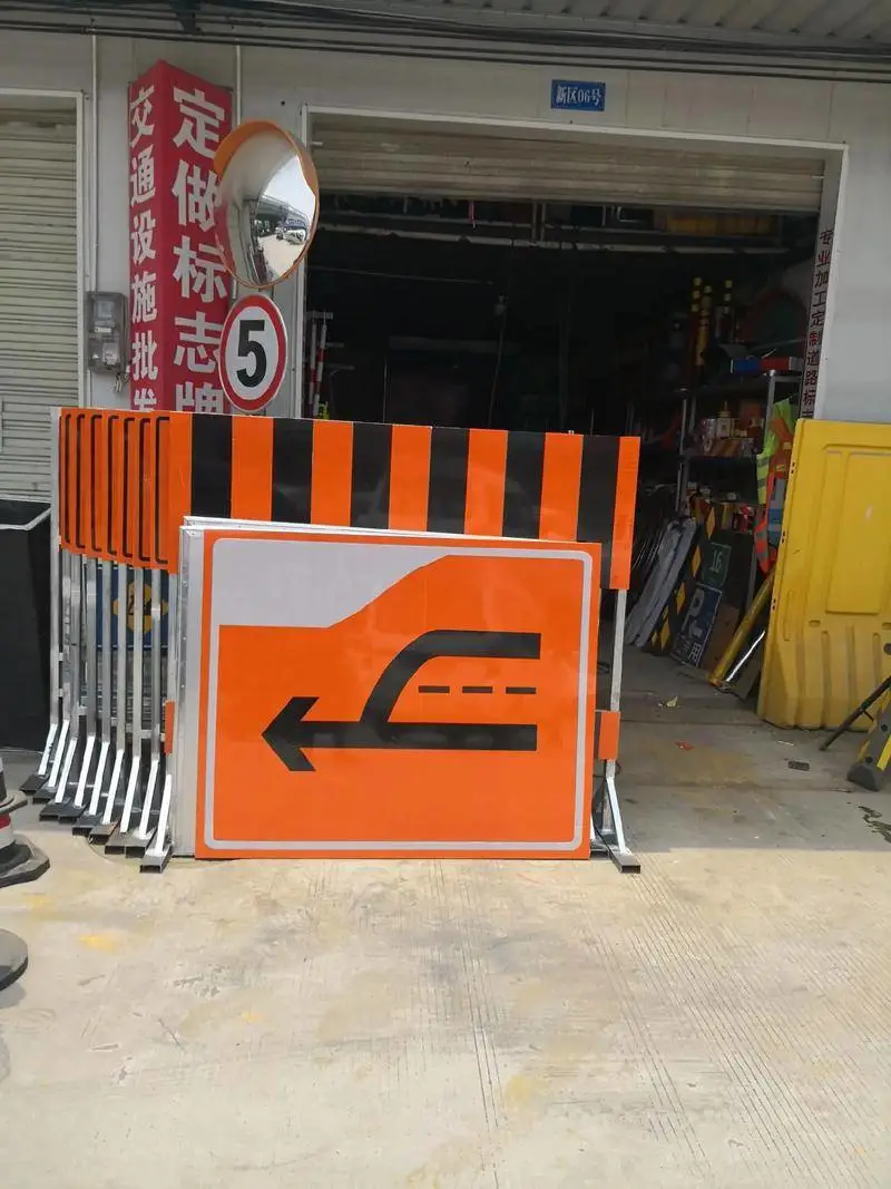 国道道路指示牌前方变窄高反光功能龙邦交通设施