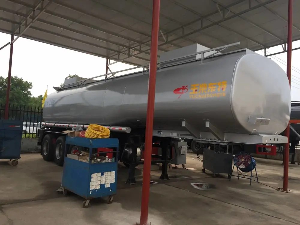 玉柴东特,普户钢衬塑洗井液罐车, 31吨净水剂罐车详细介绍