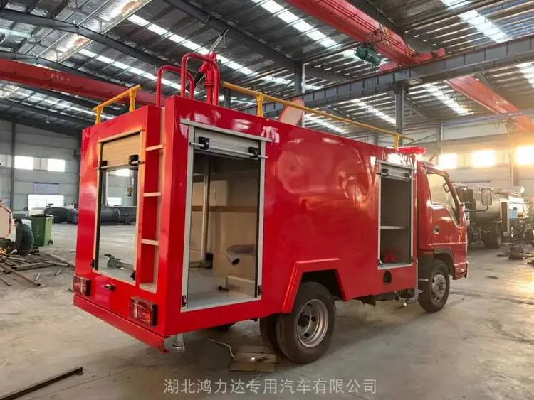 6方洒水车 消防洒水车