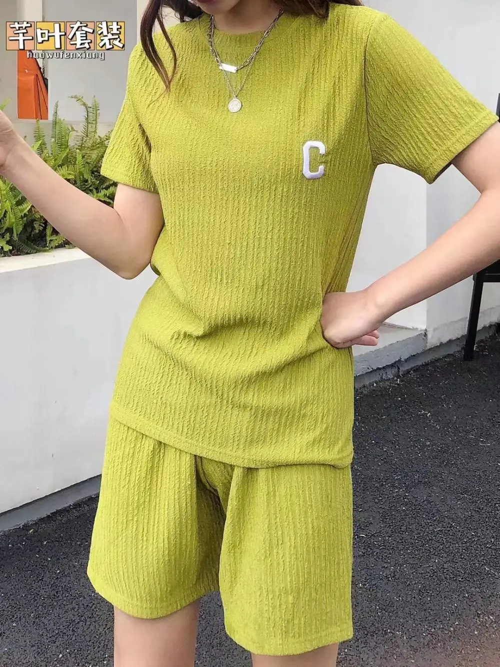 浙江嘉兴哪里有女士套装批发女学生休闲运动套装3-5元服装货源批发