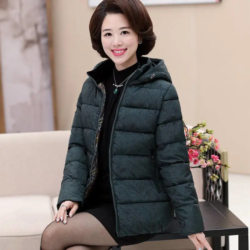 如果开服装店如何起步外套保暖羽绒棉袄杂款大码外套女款棉衣冬装武汉中老年服装批发