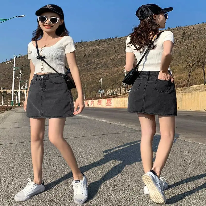 南宁地摊货服装最多的地方在哪里短裙女显瘦宽松可爱潮中老年人服装5元批发