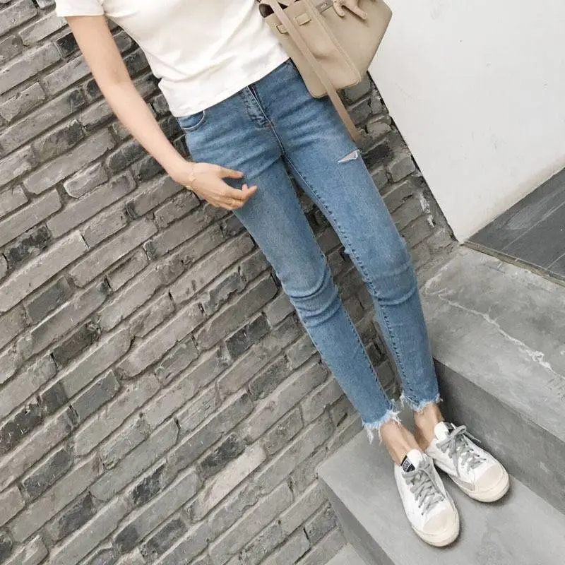 摆地摊卖衣服如何开价淘宝网直播牛仔裤批发手机直播卖衣服
