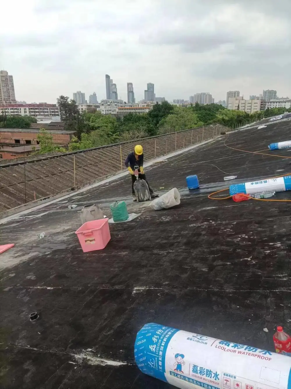 广州荔湾华瑞建筑 房屋防水补漏 阳台防水堵漏 补漏公司