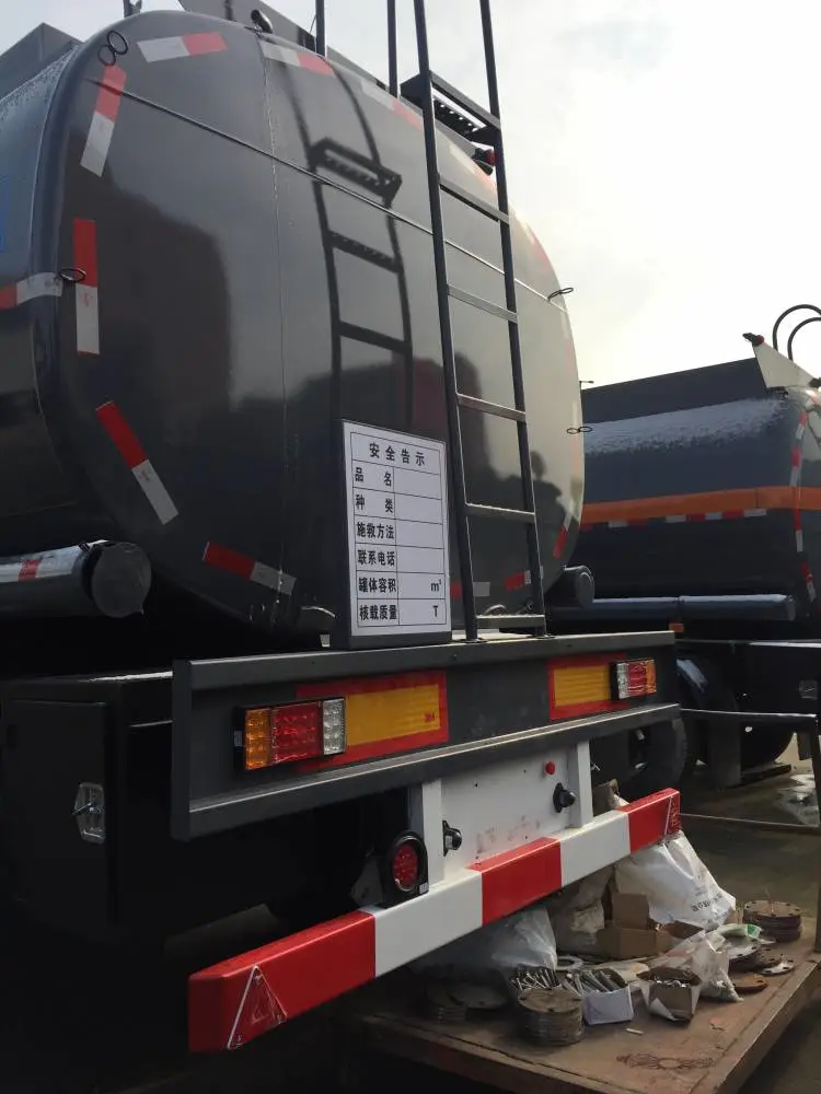 玉柴东特,普户钢衬塑洗井液罐车, 31吨净水剂罐车详细介绍