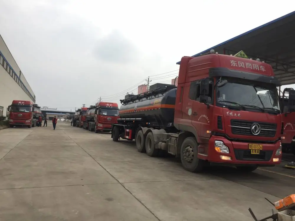 空气悬挂危险品半挂车,氢氧化钠钢衬塑罐车 钢衬塑运输罐车高性价比