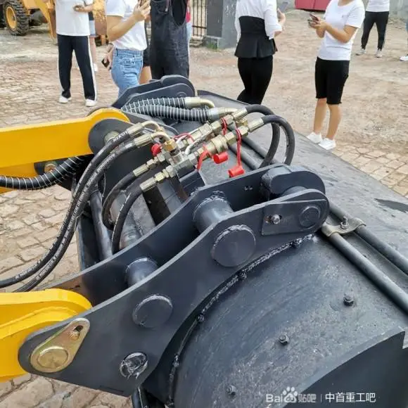 国标装载机改装搅拌斗搅拌铲车一体机料的混合速度快效***广东