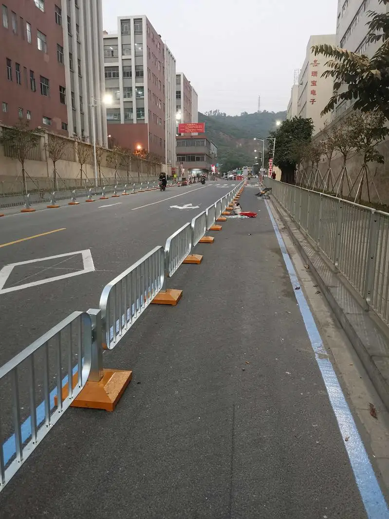 罗湖深标人行道护栏按图定做 市政路中护栏颜色可选