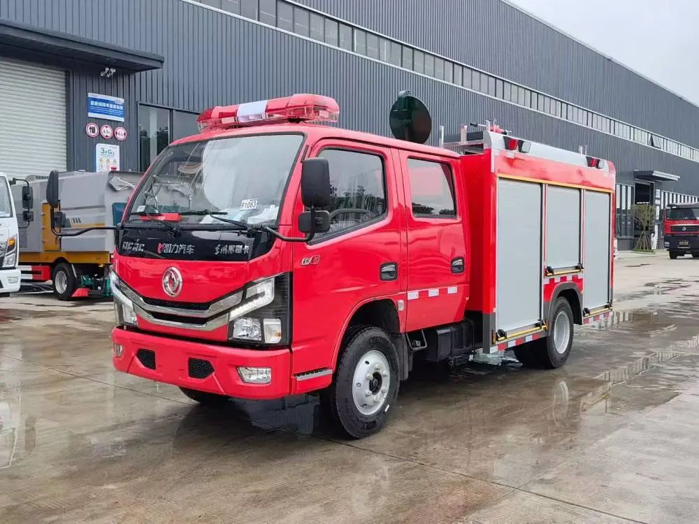 东风多利卡 D6 双排座水罐消防车 全域应急 2.5 吨小型主战水罐消防车