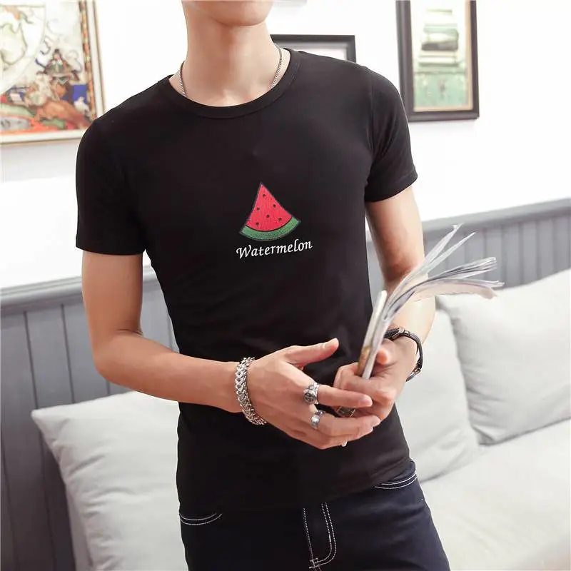 摆地摊卖衣服男装潮牌男式t恤新款哪里有便宜的地摊服装批发