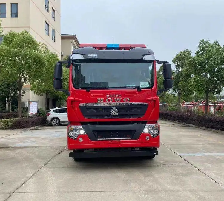 城市主战消防车 重汽豪沃双排 8吨泡沫消防 程力集团 官方直营