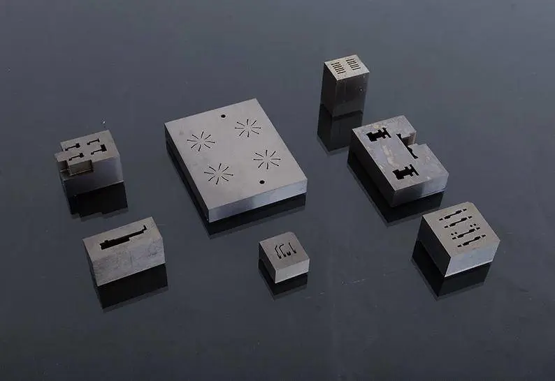 精密汽车连接器模具及零件加工高精度公差0.001，RA0.01-0.05光洁度镜面效果源头精密模具加工厂