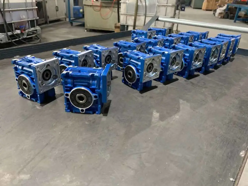 FF127-Y11KW-NA36M1-270齿轮减速机B3HH14四方台