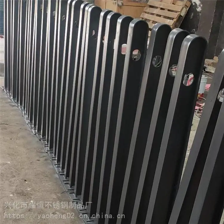 泰州 彩钢雨搭 腿支架图片 简易款