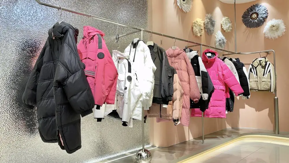 品牌折扣女装上海神秘鹅绒服实体店货源 钰欣分份货源供应商