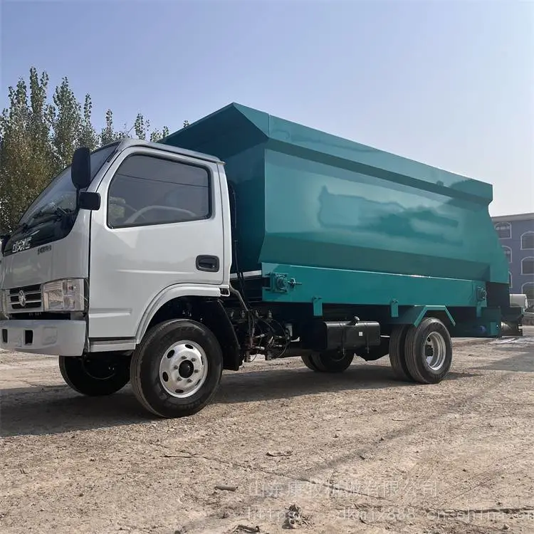 肉牛饲养三轮喂料车 养牛场草料抛草机 万头牛场汽车底盘撒料车