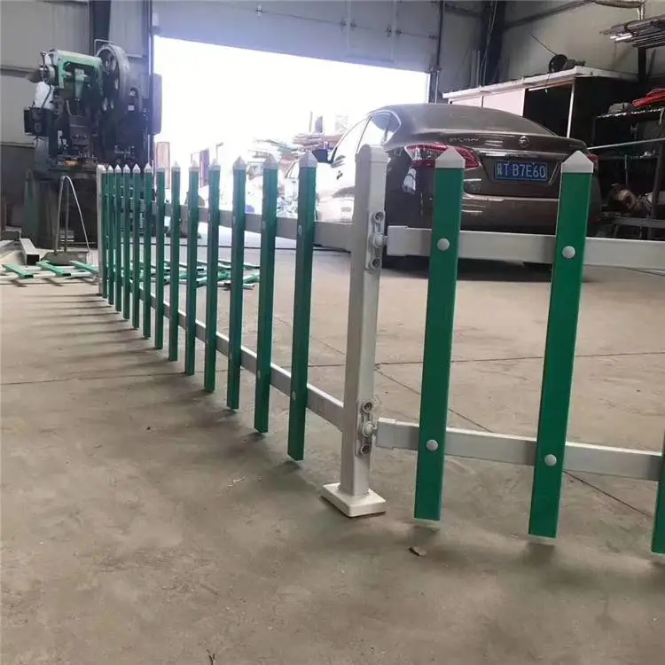 塑料草坪防护栏 厂家定制塑料草坪防护栏 矿山筛网草坪防护栏适用于学校