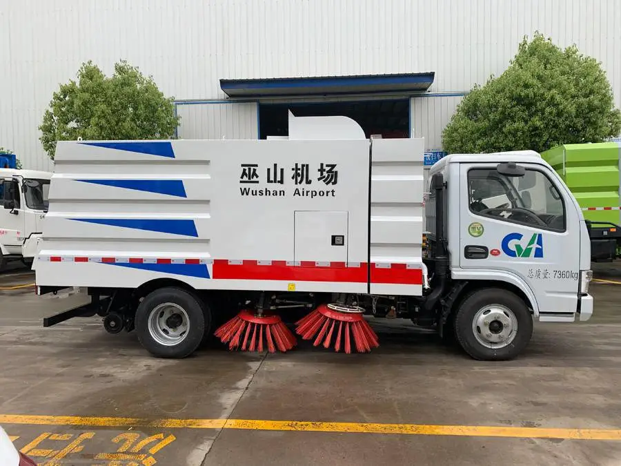 扫路车