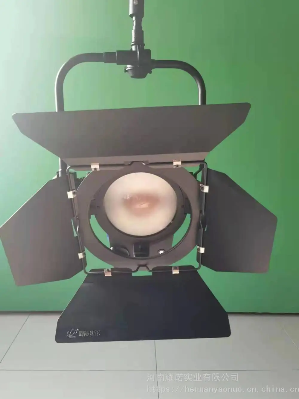高质量杆控LED聚光灯演播室灯具大量现货价格低