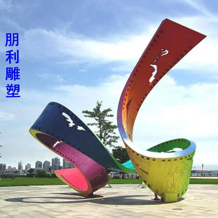 飘带雕塑主题定做-学校摆件-选用镜面飘带雕塑效果