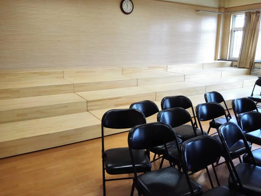 15. 合岳牌合唱台源头厂家 礼堂演出合唱台阶 稳固型合唱台来样定制