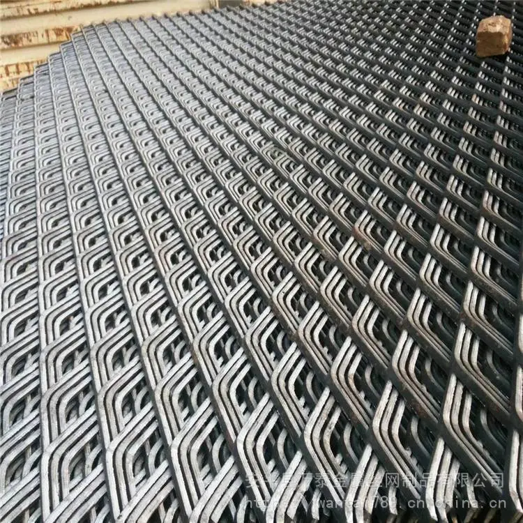 红漆菱形脚踏网 防滑冲孔重型钢板网 菱形钢板网规格