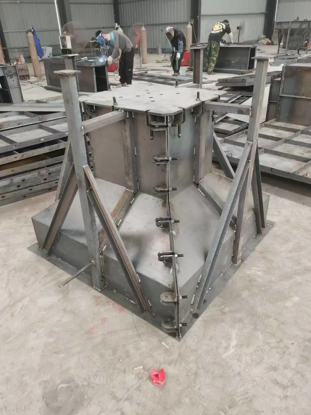 铁岭 钢结构 建设基础墩 成型模具 发电 地基建设独 型基础模具 京 伟