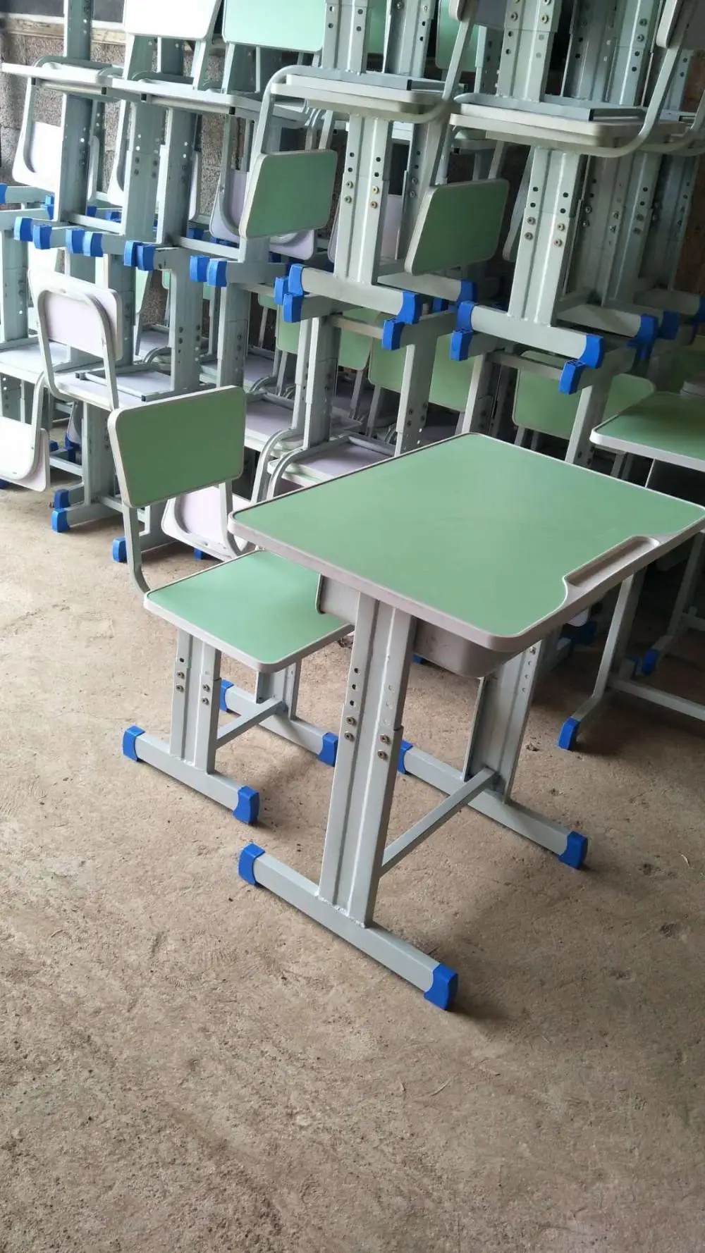 柳州单人课桌椅 柳州教室课桌椅 学生书桌